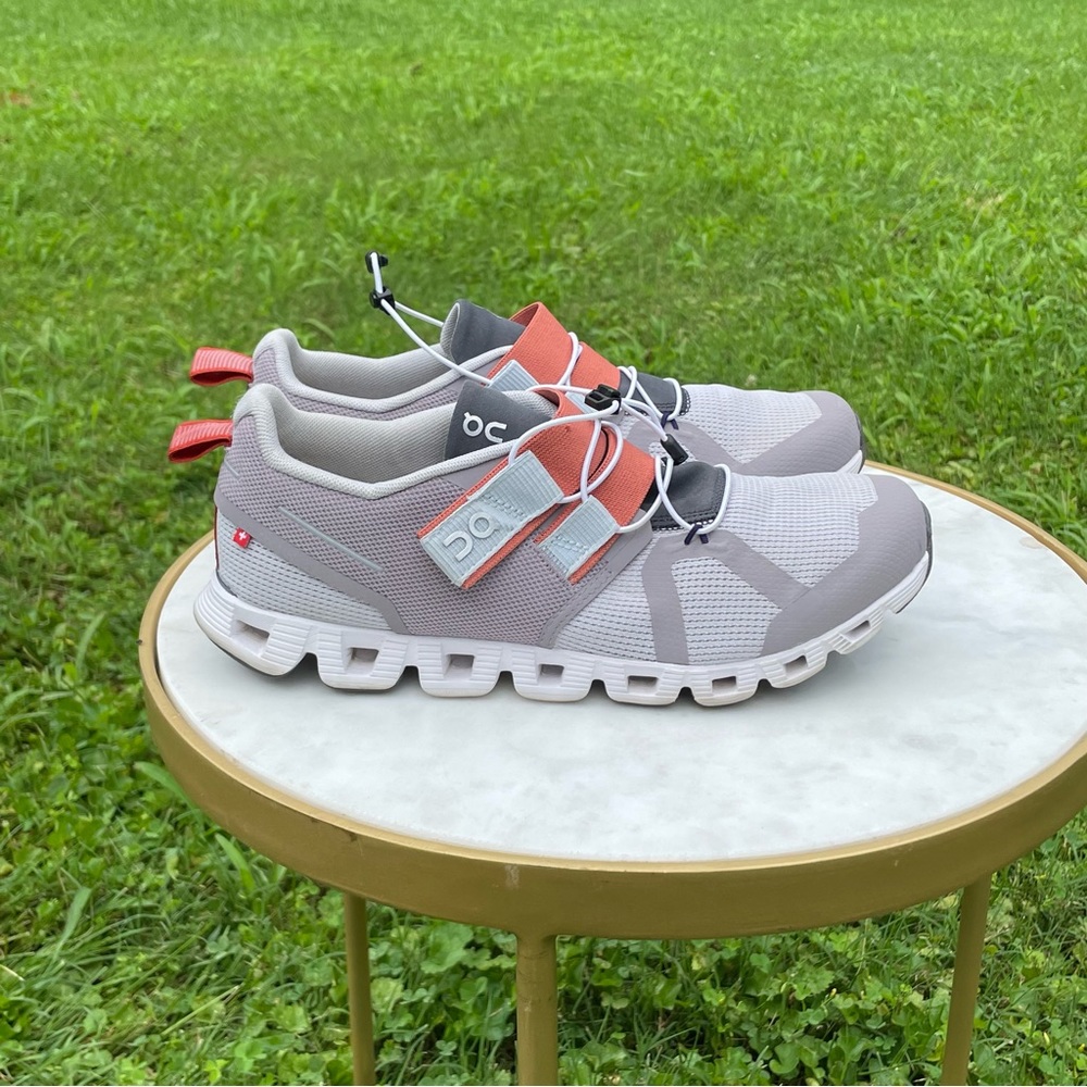 On cloud women’s sneakers grey women’s size 9